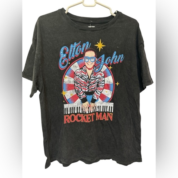 Elton John Black Graphic T-Shirt NWT - Picture 1 of 5